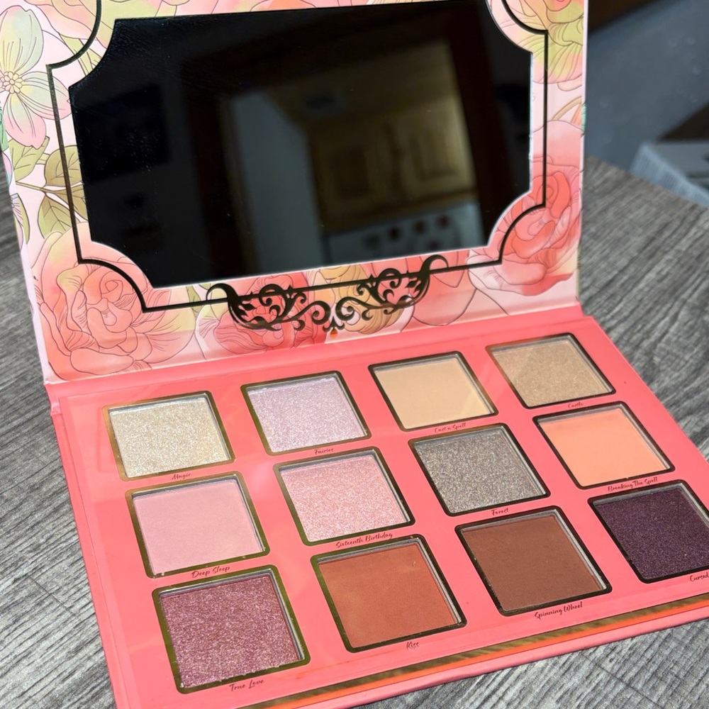 🌵5 for $20🌵Disney Sleeping Beauty 12 Shade Eyeshadow Palette